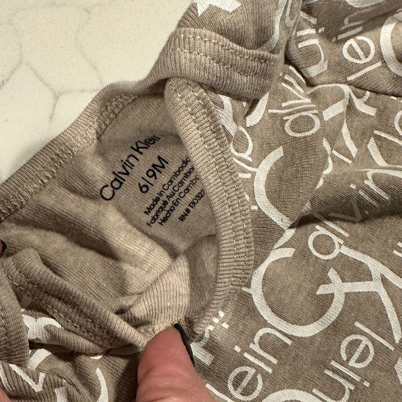 Set of 3 Calvin Klein Baby Onesies Size 6-9 Months - Picture 4 of 6